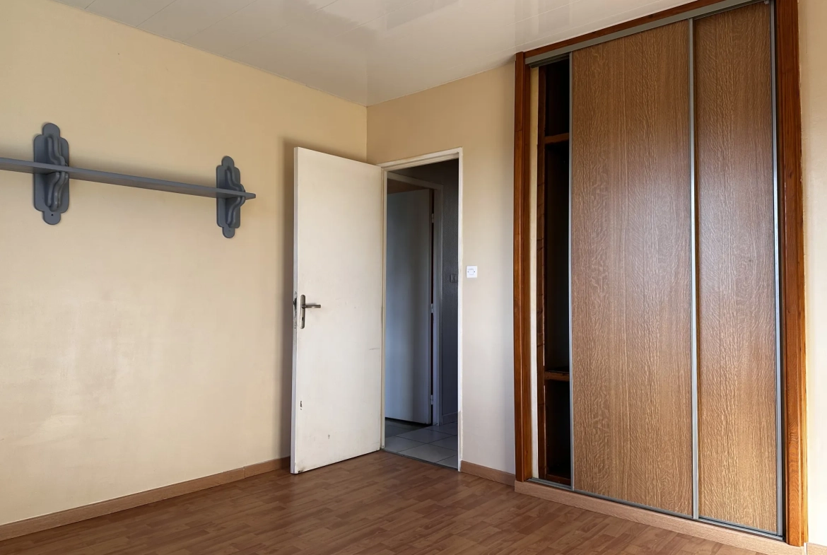 Maison à Trèbes avec 3 Chambres, Piscine et Garage – Idéalement située 