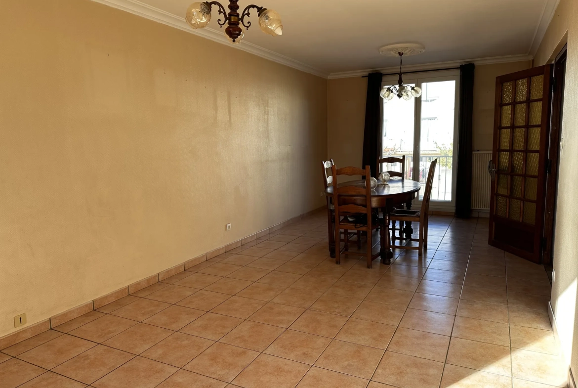 Maison à Trèbes avec 3 Chambres, Piscine et Garage – Idéalement située 