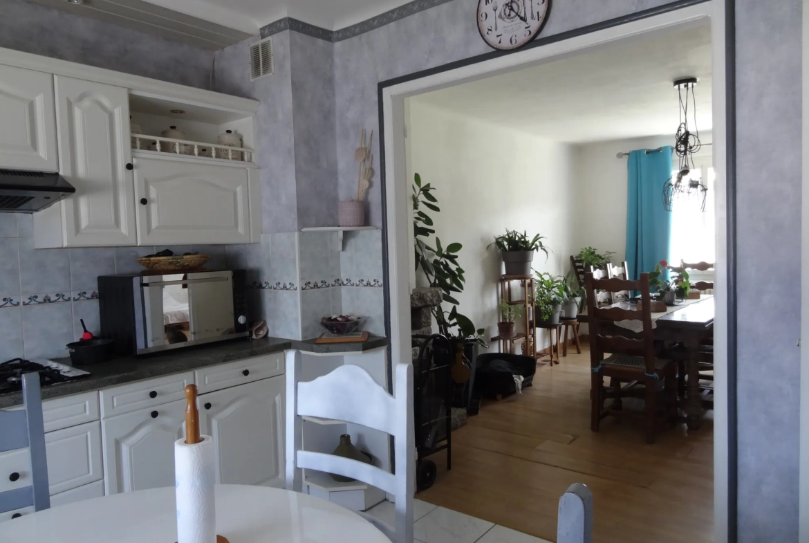 Maison confortable de plain-pied avec jardin à Saint Nicolas du Pelem 