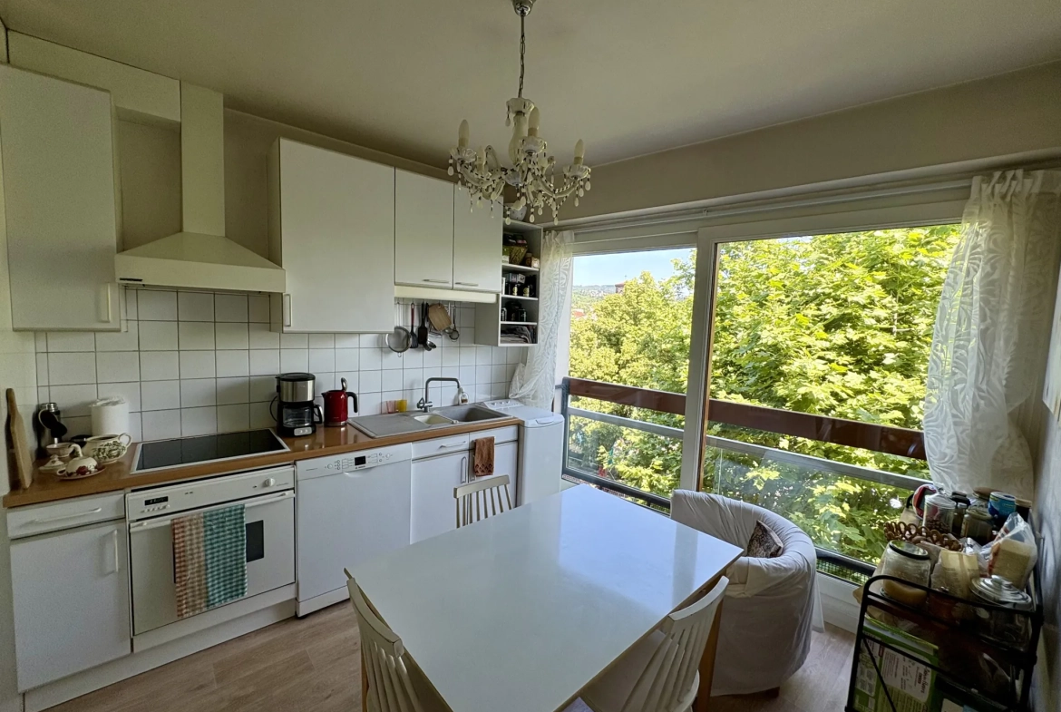 Appartement T4 lumineux de 89 m² à Chamalières avec vue dégagée 