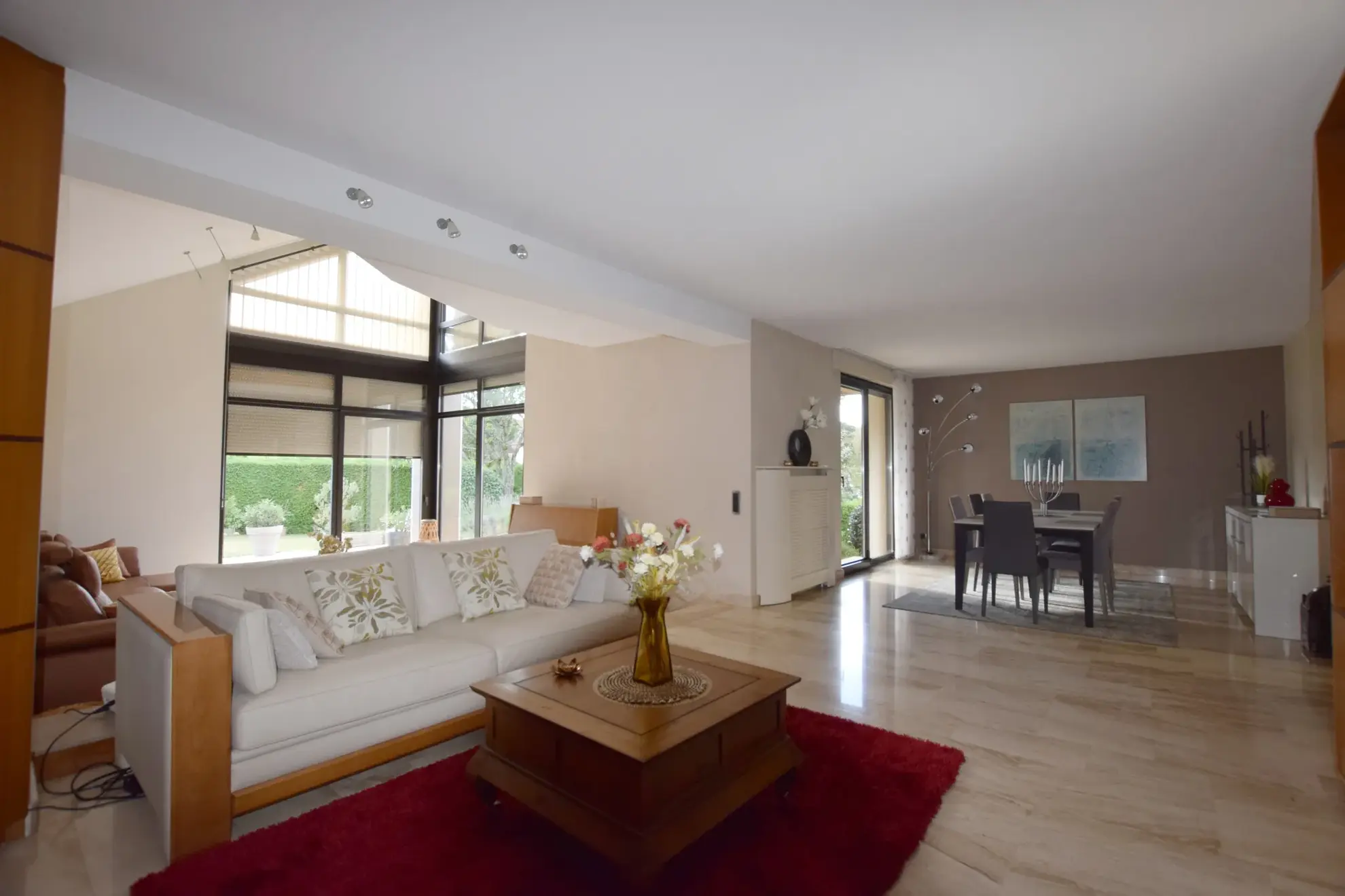 Belle villa contemporaine à Montbéliard avec vues panoramiques, 3 chambres et grand jardin 