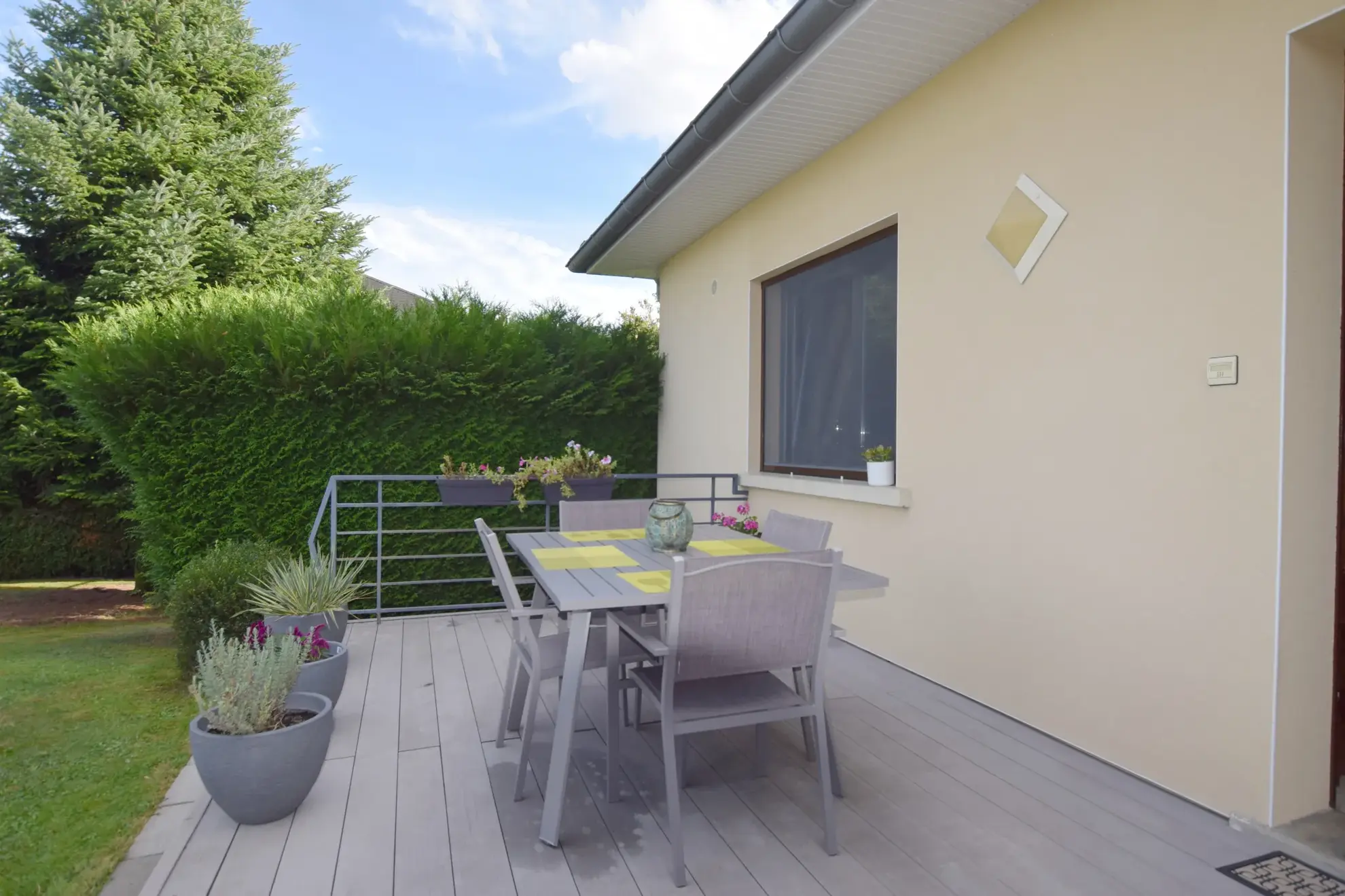 Belle villa contemporaine à Montbéliard avec vues panoramiques, 3 chambres et grand jardin 