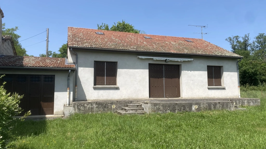 Maison de plain-pied avec vue dégagée à Saint-Dier-D'Auvergne - Idéal Famille