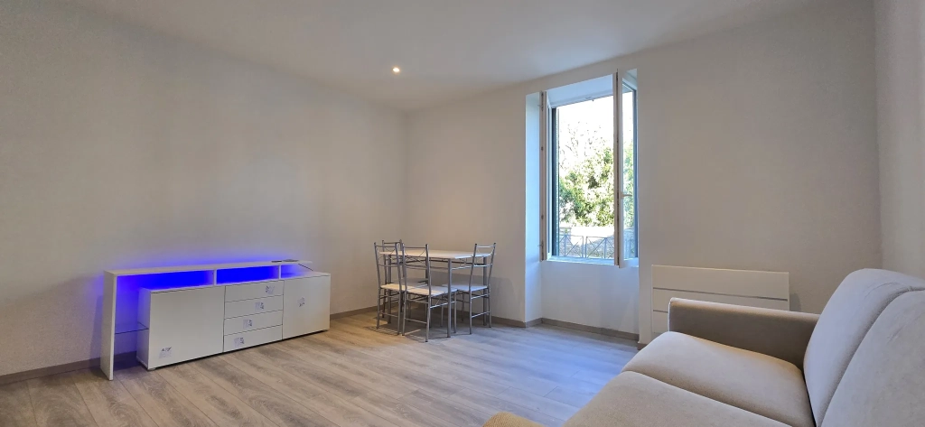 Studio meublé rénové de 28 m² à Besançon - Quartier Chaprais