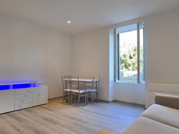 Studio meublé rénové de 28 m² à Besançon - Quartier Chaprais