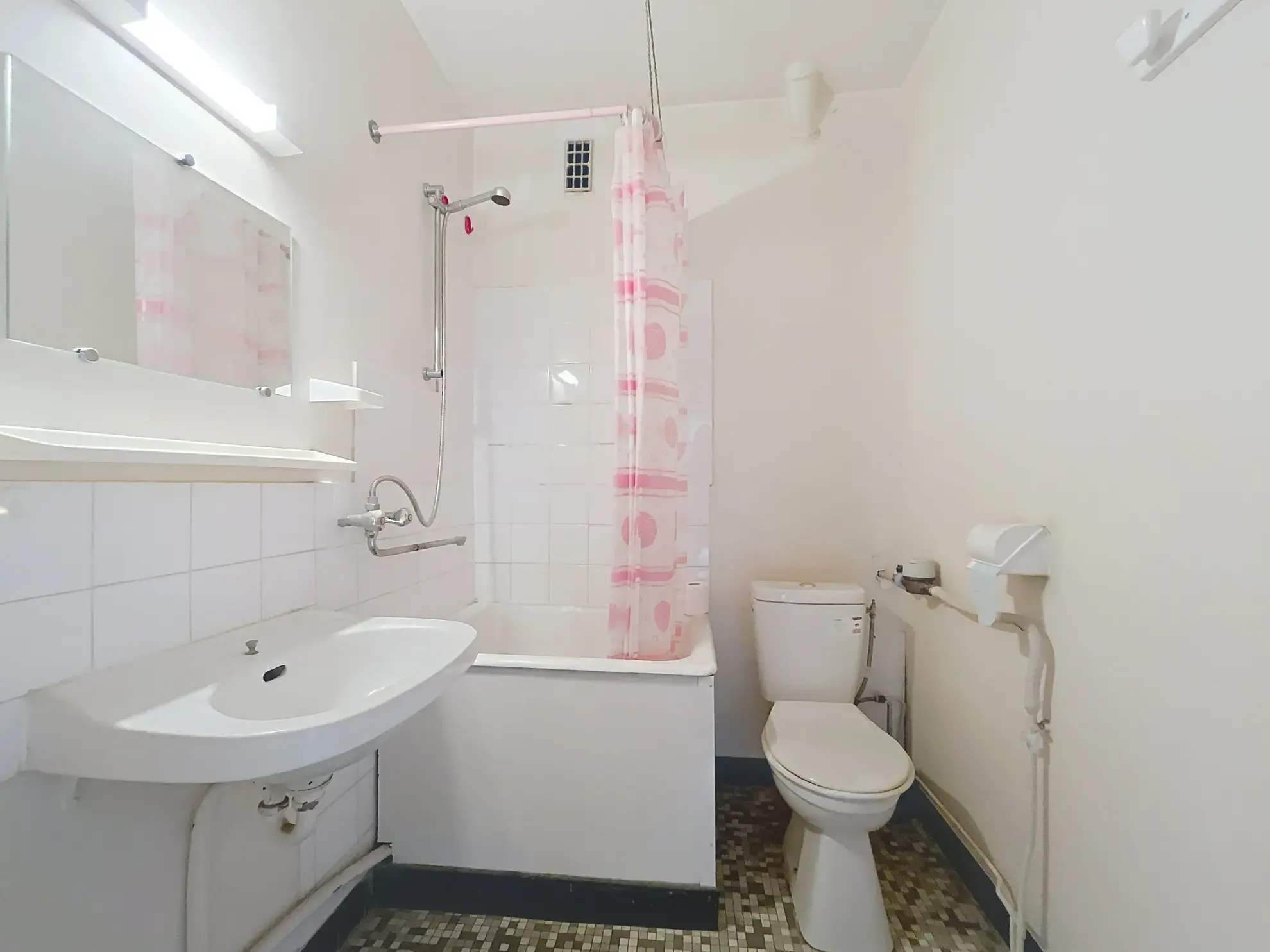 Appartement T2 de 41 m² à Saint-Martin-Le-Vinoux avec balcon et parking sécurisé 