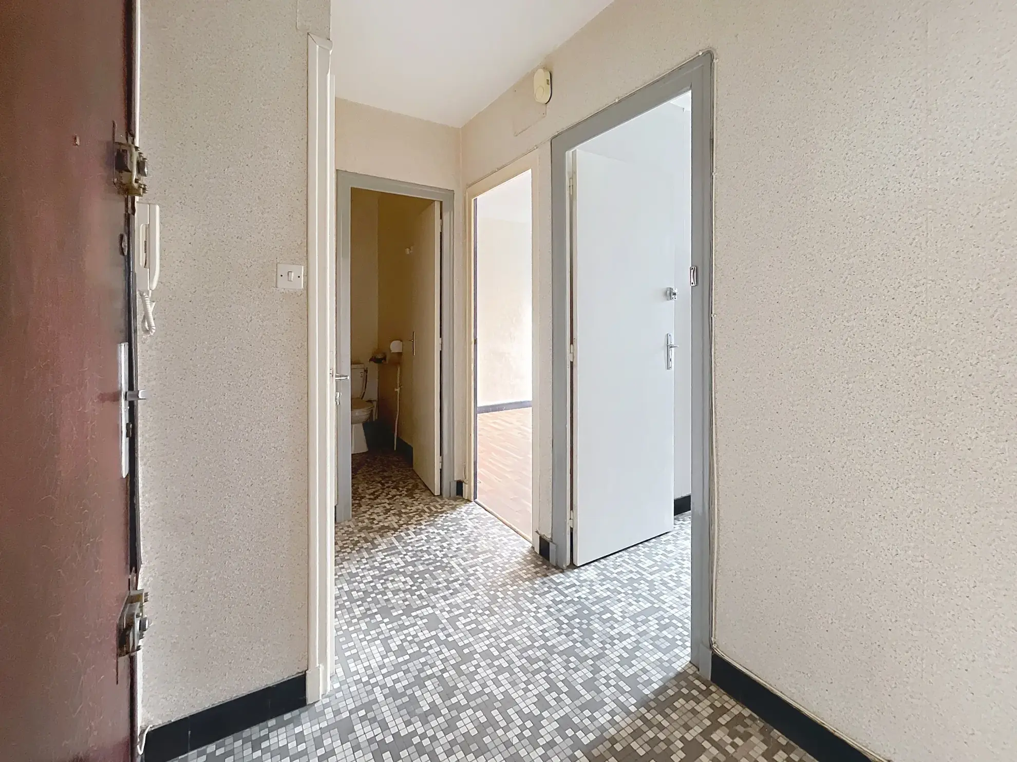 Appartement T2 de 41 m² à Saint-Martin-Le-Vinoux avec balcon et parking sécurisé 