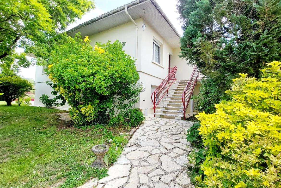 Maison 168 m² avec deux logements, jardin et garages proche de La Réole 