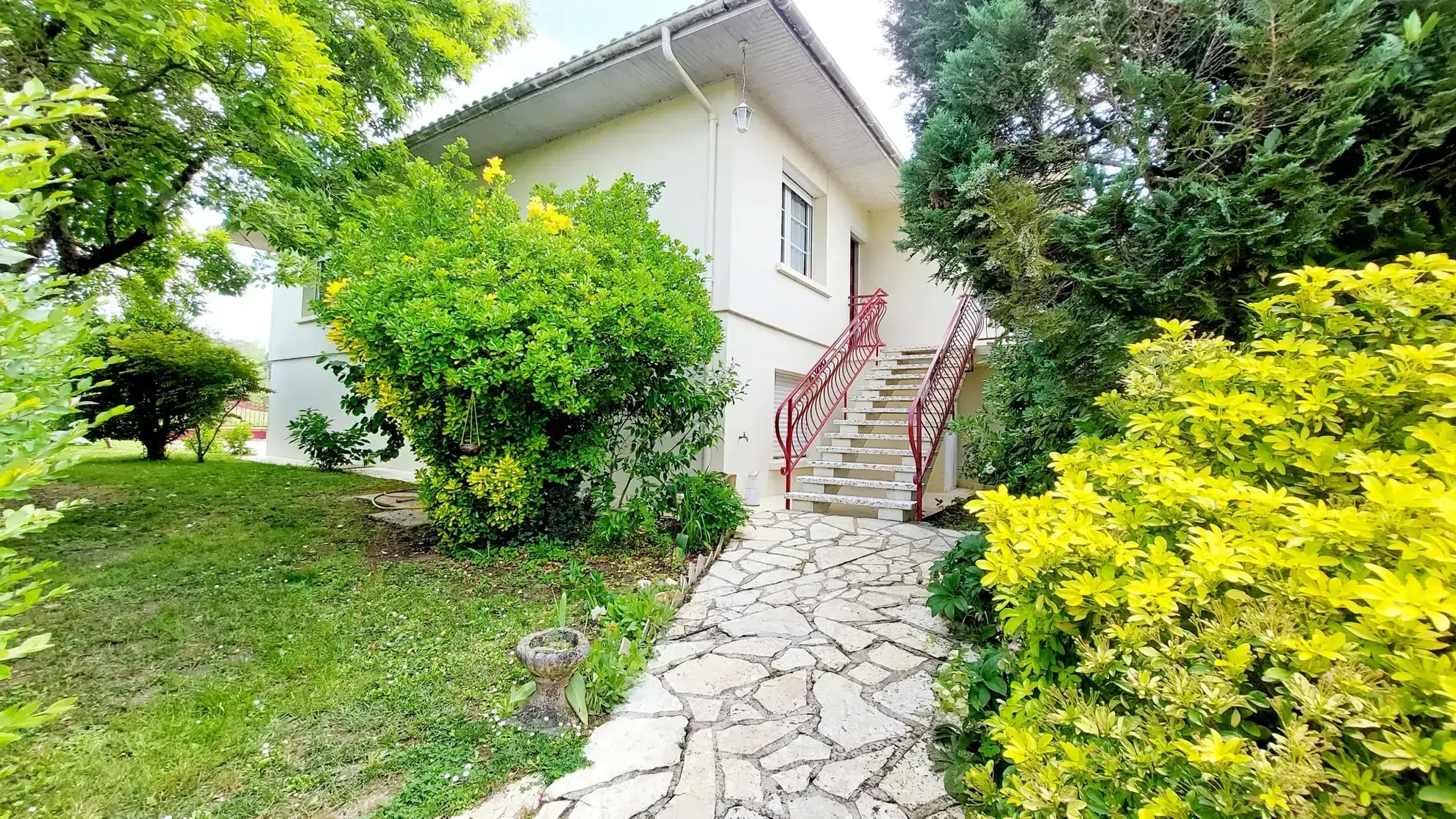 Maison 168 m² avec deux logements, jardin et garages proche de La Réole 