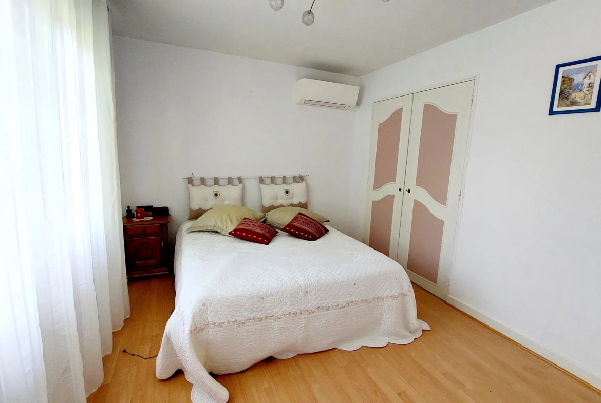 Maison 168 m² avec deux logements, jardin et garages proche de La Réole 
