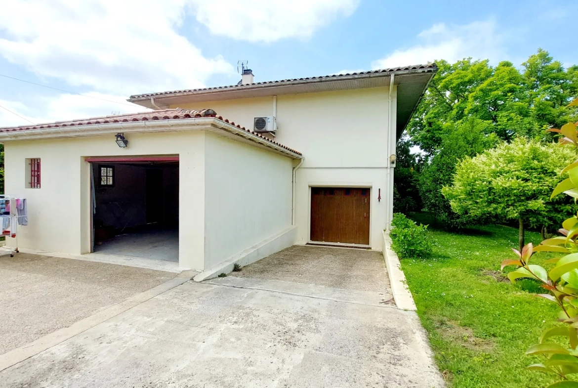 Maison 168 m² avec deux logements, jardin et garages proche de La Réole 
