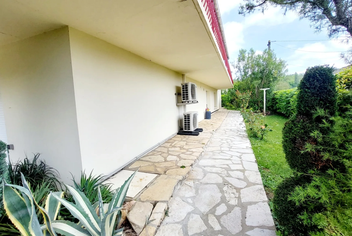 Maison 168 m² avec deux logements, jardin et garages proche de La Réole 