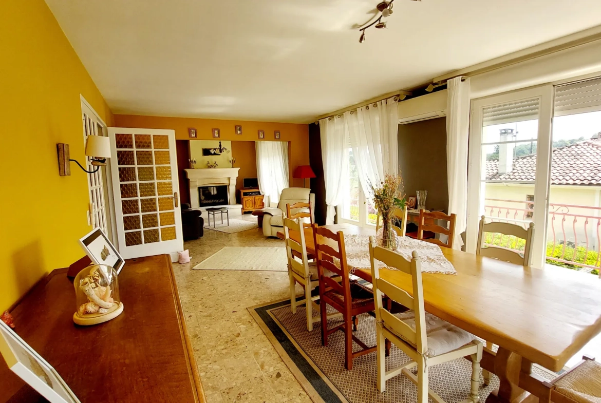 Maison 168 m² avec deux logements, jardin et garages proche de La Réole 