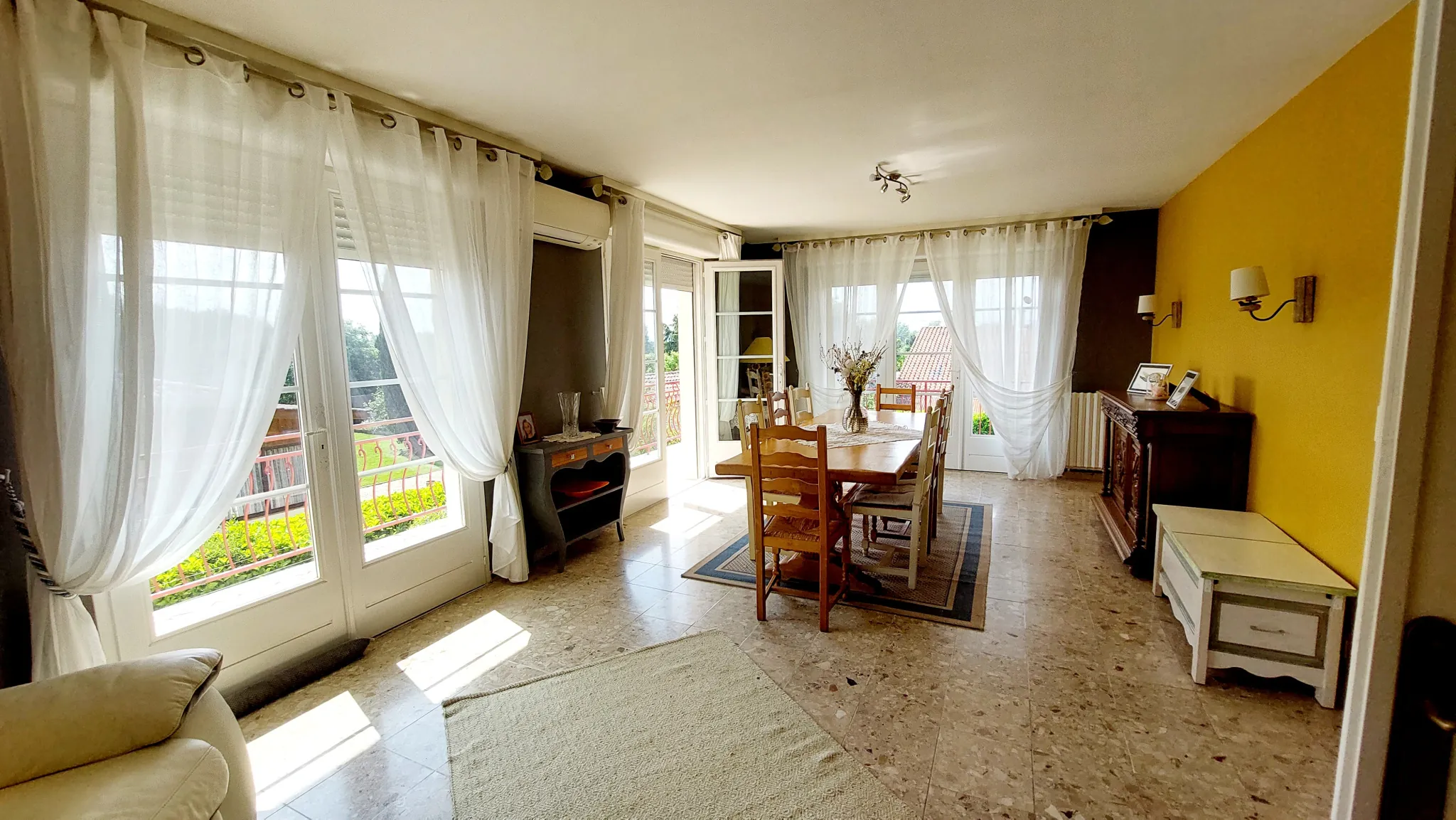 Maison 168 m² avec deux logements, jardin et garages proche de La Réole 