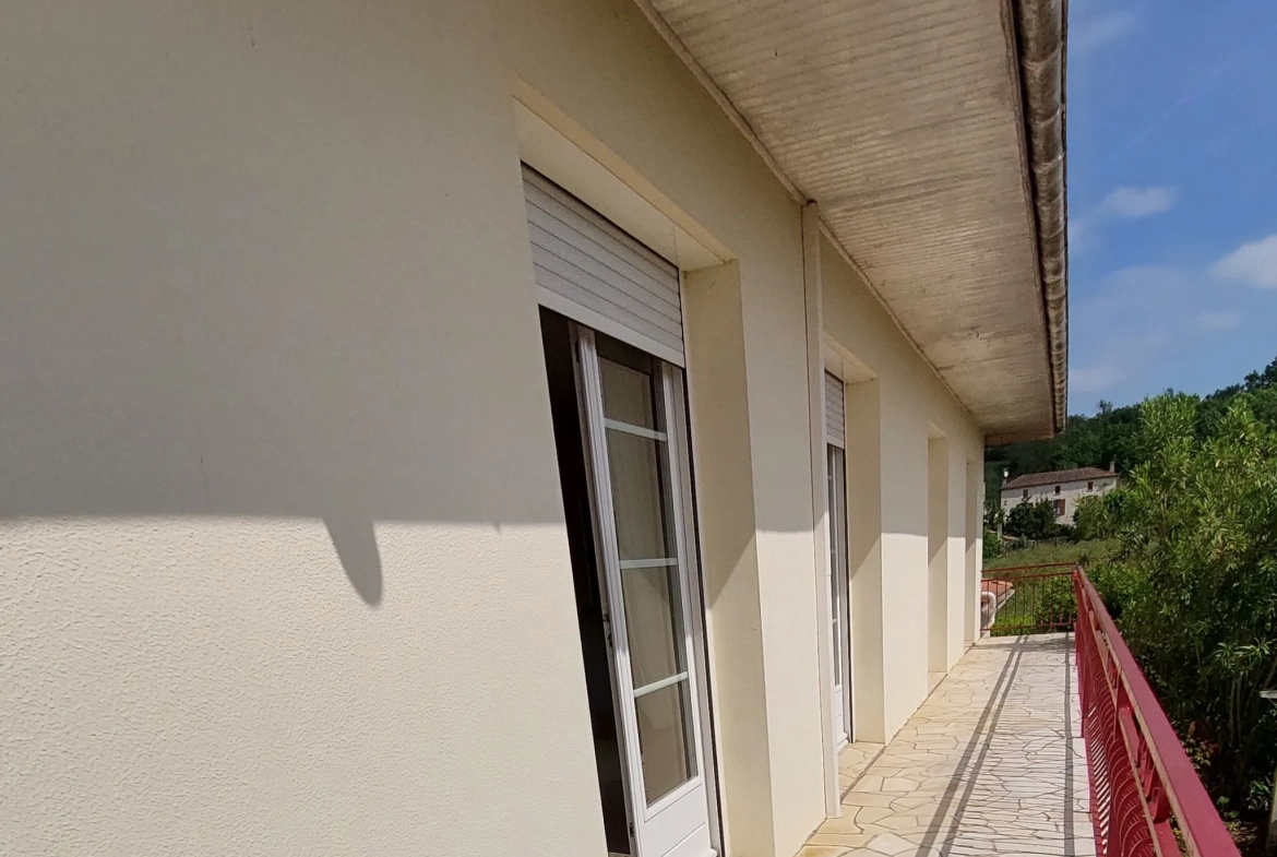 Maison 168 m² avec deux logements, jardin et garages proche de La Réole 