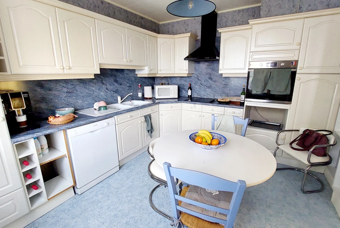 Maison 168 m² avec deux logements, jardin et garages proche de La Réole 