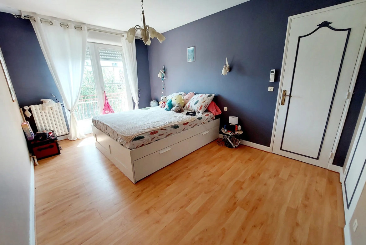 Maison 168 m² avec deux logements, jardin et garages proche de La Réole 