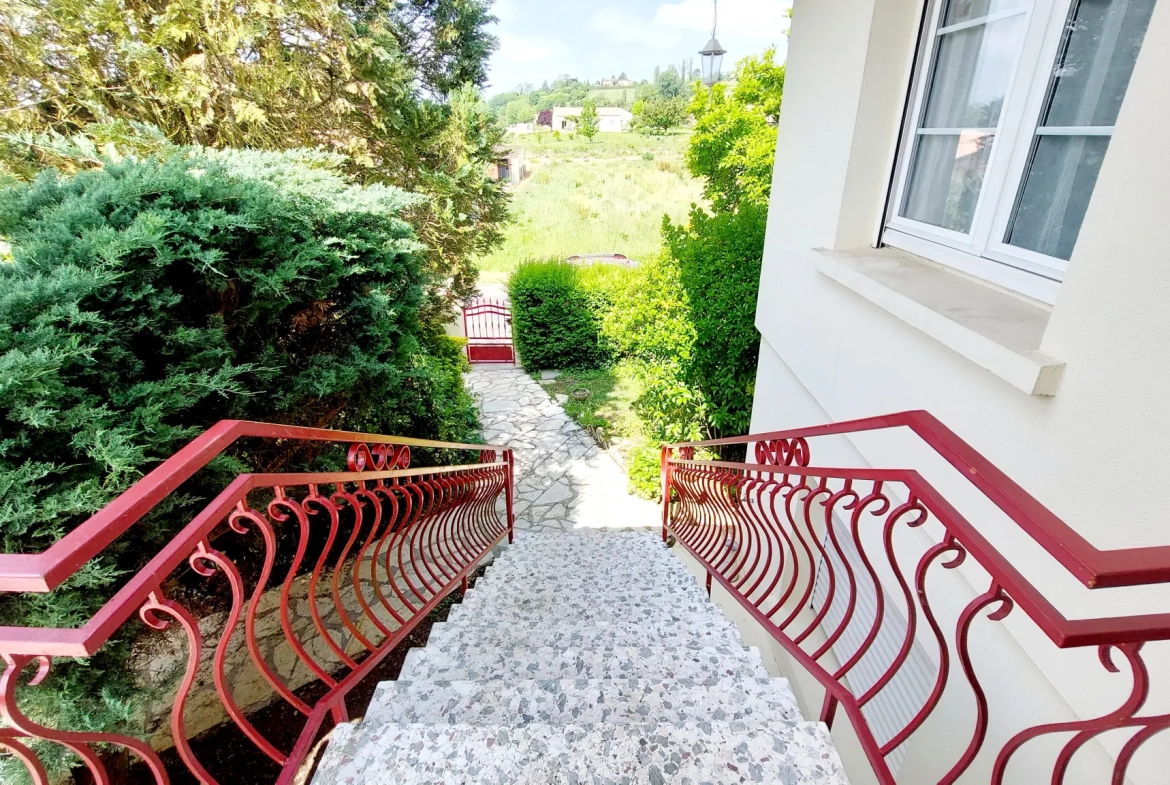 Maison 168 m² avec deux logements, jardin et garages proche de La Réole 