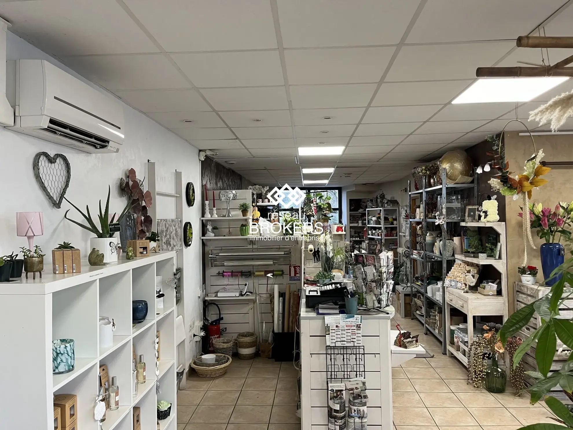 Fonds de commerce de fleurs à vendre à Charly, emplacement stratégique et fort potentiel 
