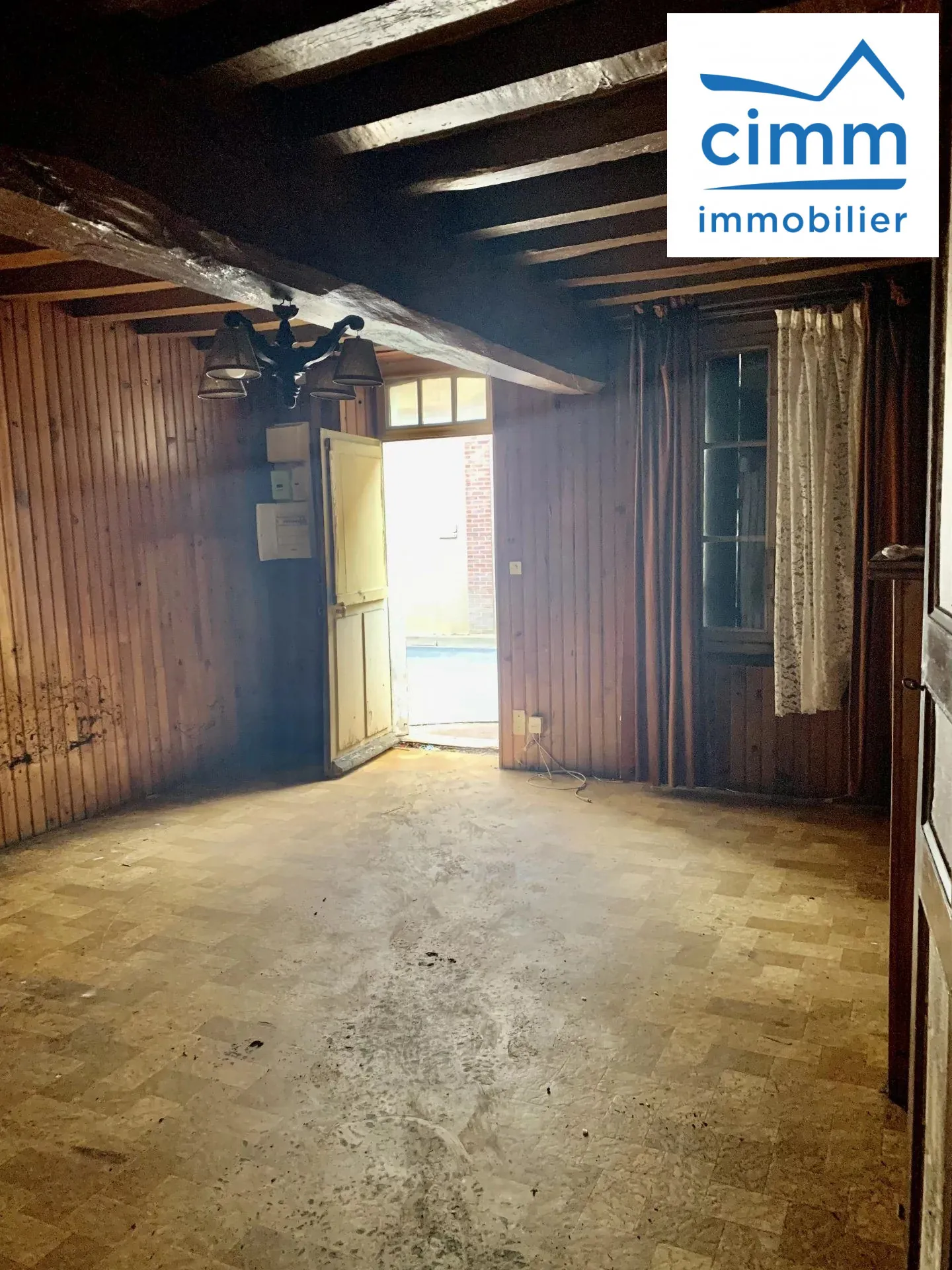 Maison de ville à Château-Renard 45220 à rénover avec cour de 114m² 
