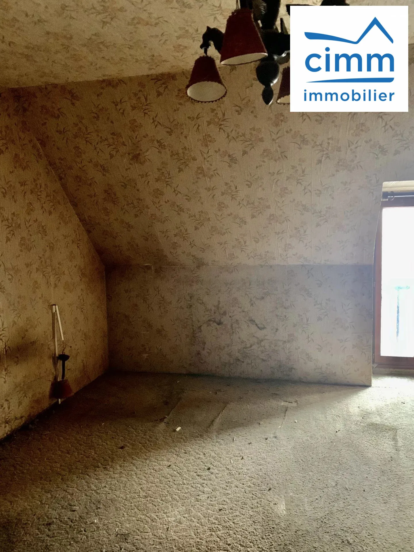 Maison de ville à Château-Renard 45220 à rénover avec cour de 114m² 