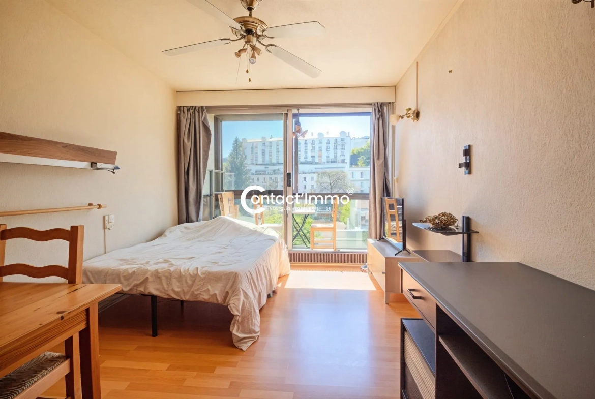 Studio lumineux de 22 m² avec balcon à Royat face aux Thermes - Clermont-Ferrand 