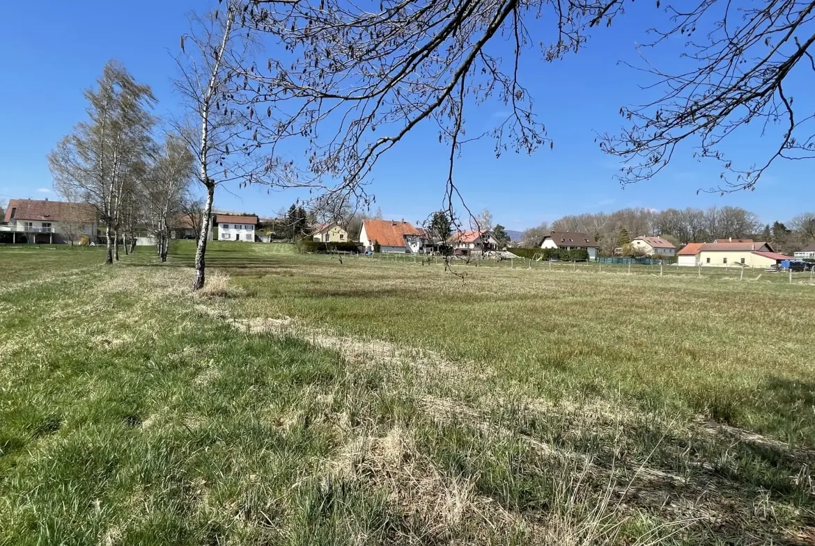 Terrain constructible à Fontaine, vue dégagée, environ 13 ares à bâtir 