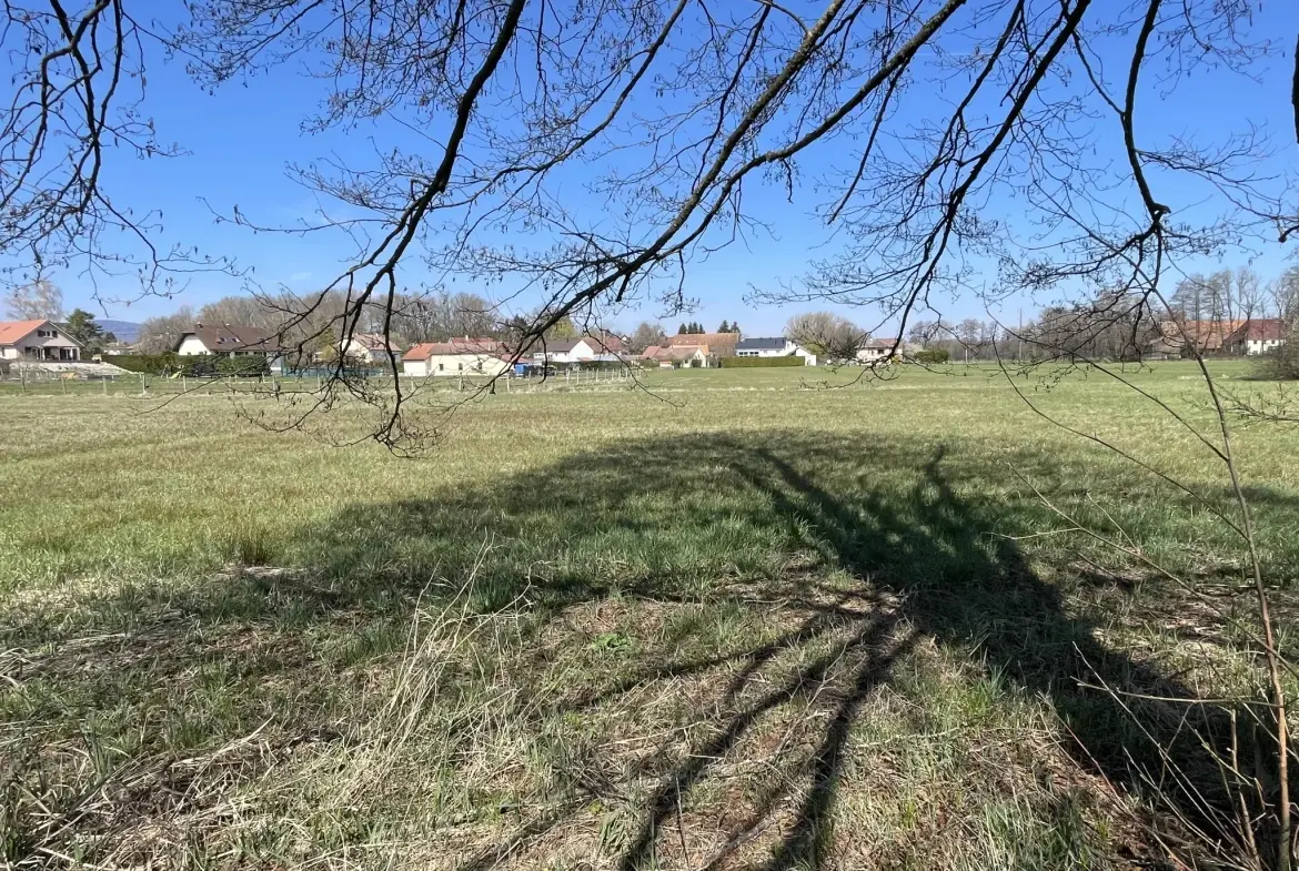 Terrain constructible à Fontaine, vue dégagée, environ 13 ares à bâtir 