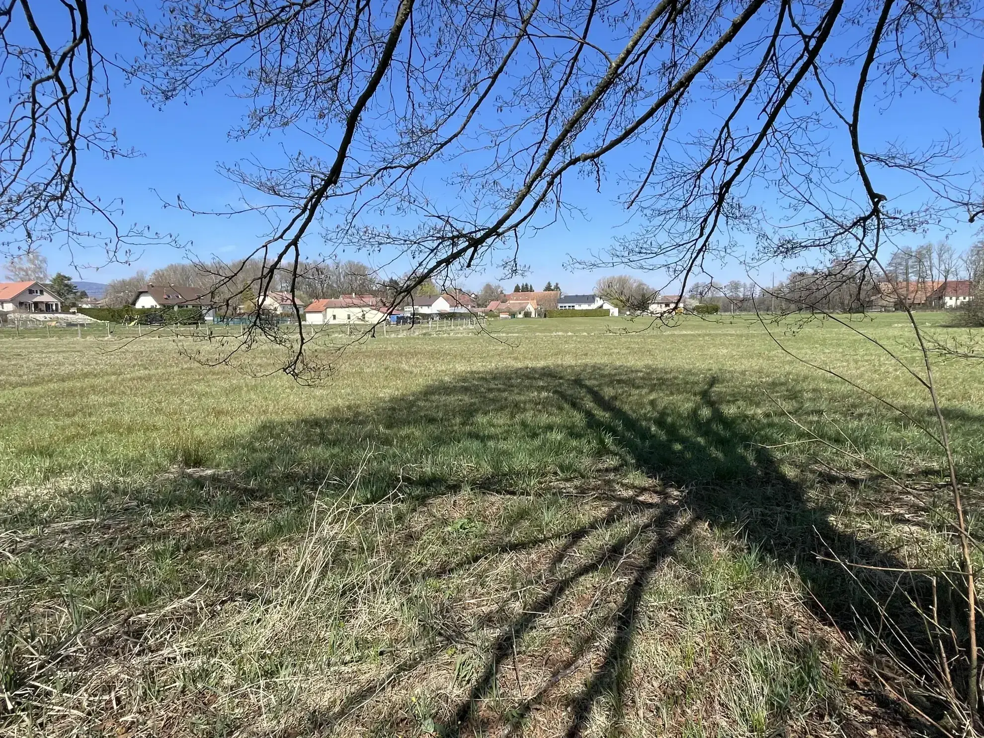 Terrain constructible à Fontaine, vue dégagée, environ 13 ares à bâtir 