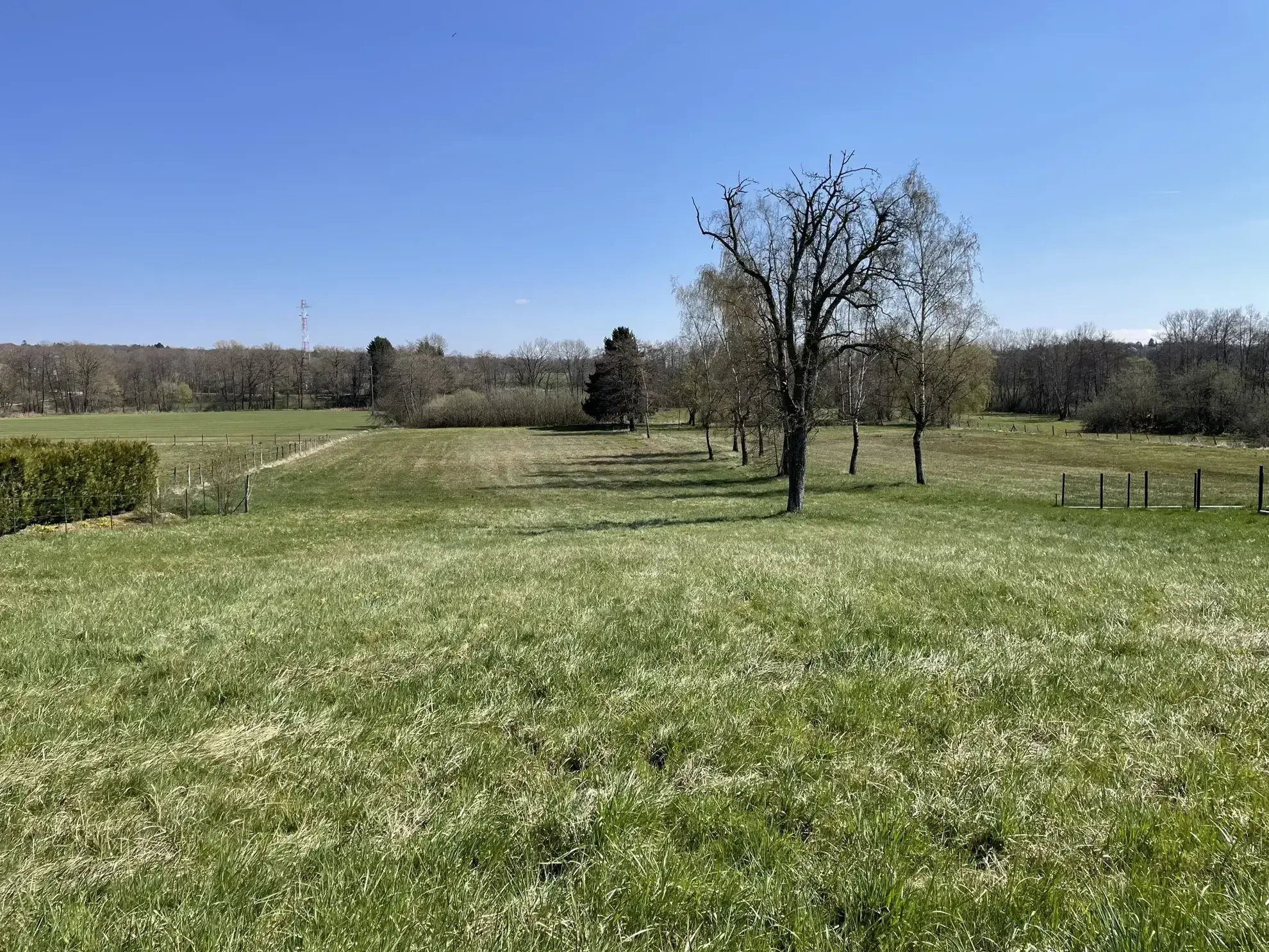 Terrain constructible à Fontaine, vue dégagée, environ 13 ares à bâtir 