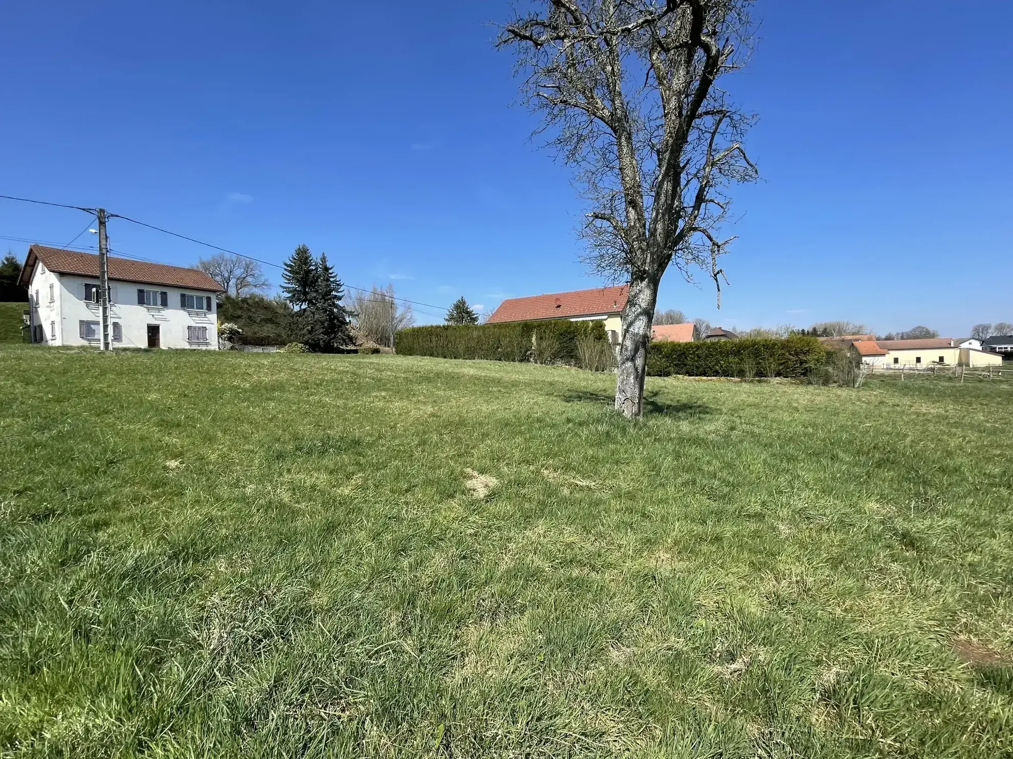 Terrain constructible à Fontaine, vue dégagée, environ 13 ares à bâtir 