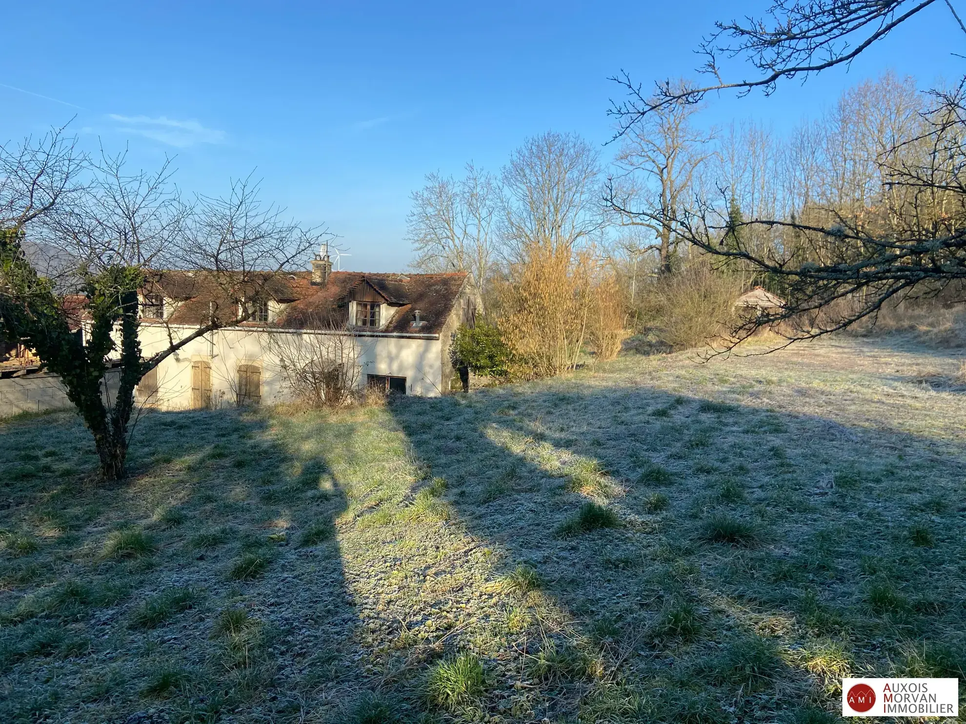 Maison ancienne à vendre à Montbard avec dépendances et grand terrain 