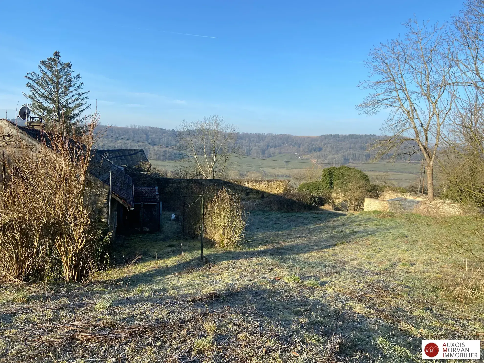 Maison ancienne à vendre à Montbard avec dépendances et grand terrain 