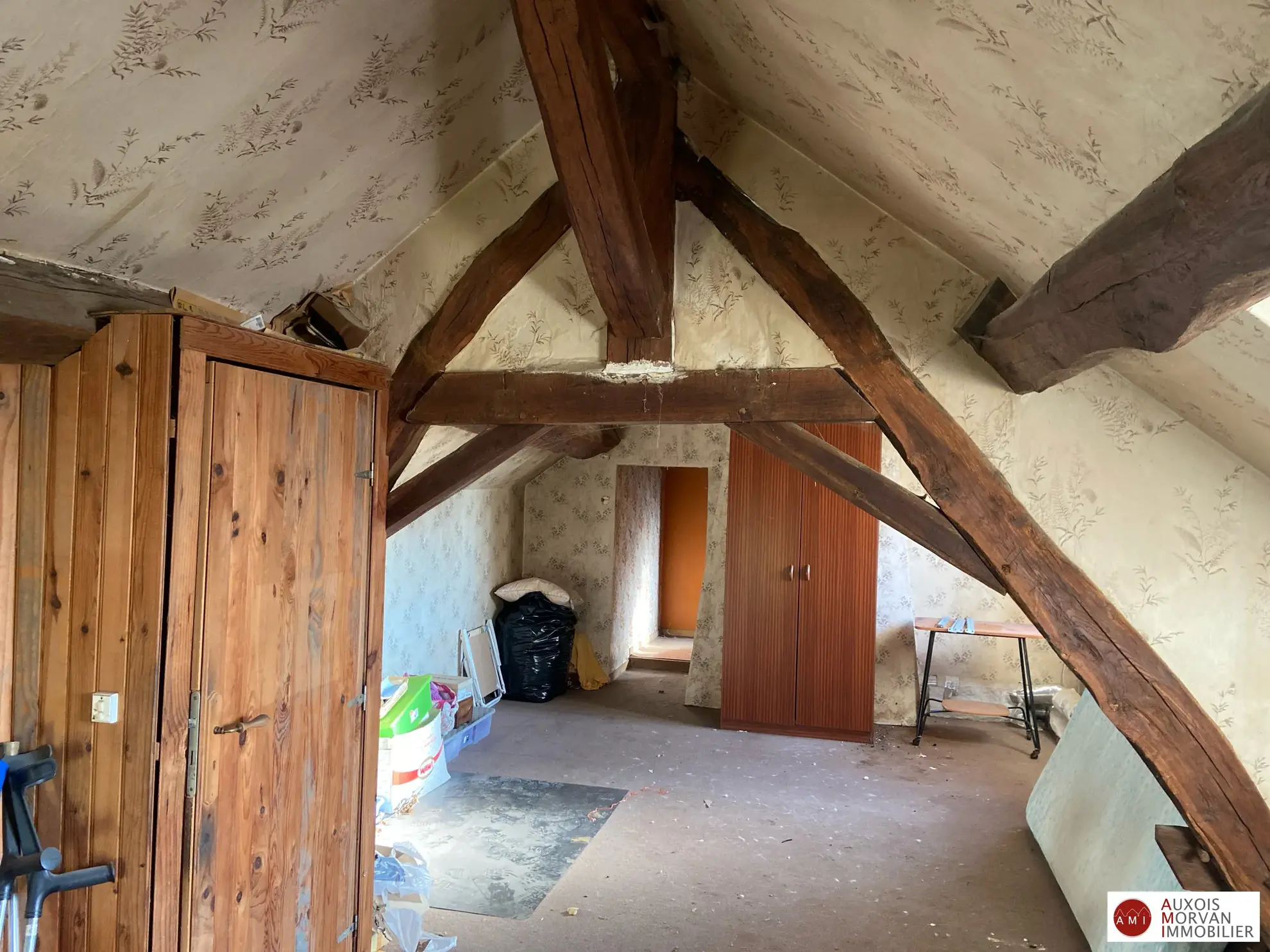 Maison ancienne à vendre à Montbard avec dépendances et grand terrain 