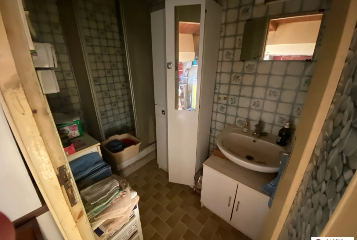 Maison ancienne à vendre à Montbard avec dépendances et grand terrain 