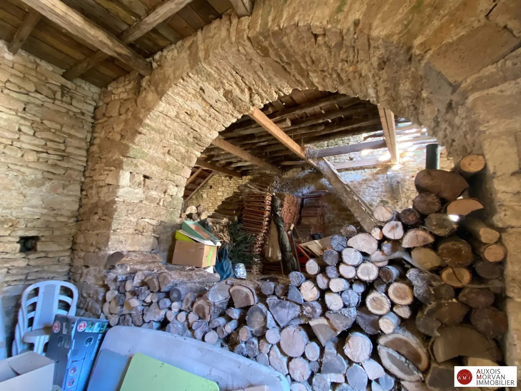 Maison ancienne à vendre à Montbard avec dépendances et grand terrain 