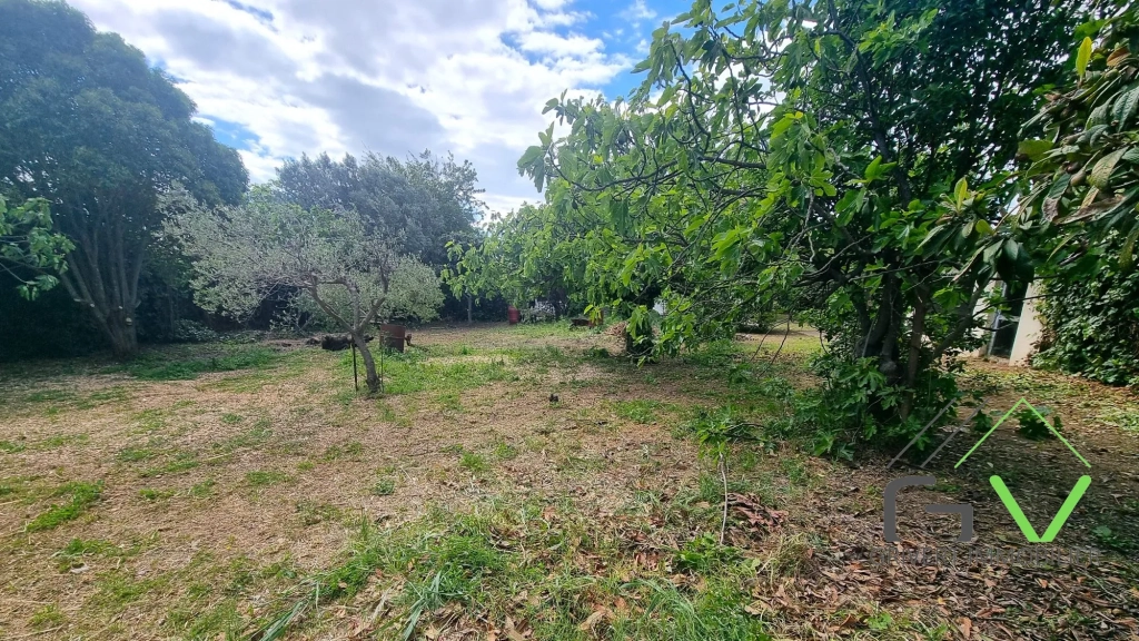 Terrain constructible à Uchaud (30) de 465 m², idéal pour votre projet immobilier