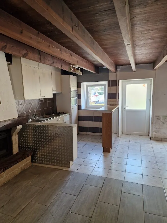 Maison en pierre à rafraîchir à Missillac, proche du centre, sur terrain de 838 m² 