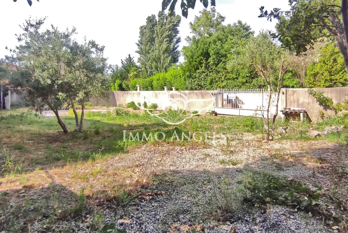 Terrain à vendre à Le Thor de 316 m², idéal pour projet immobilier 