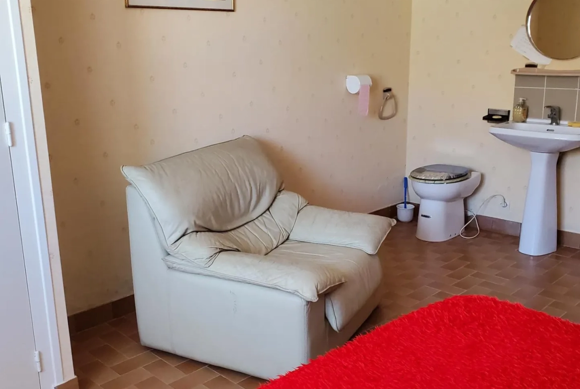 Belle maison charentaise de 197 m² avec dépendances et jardin arboré en Charente-Maritime 
