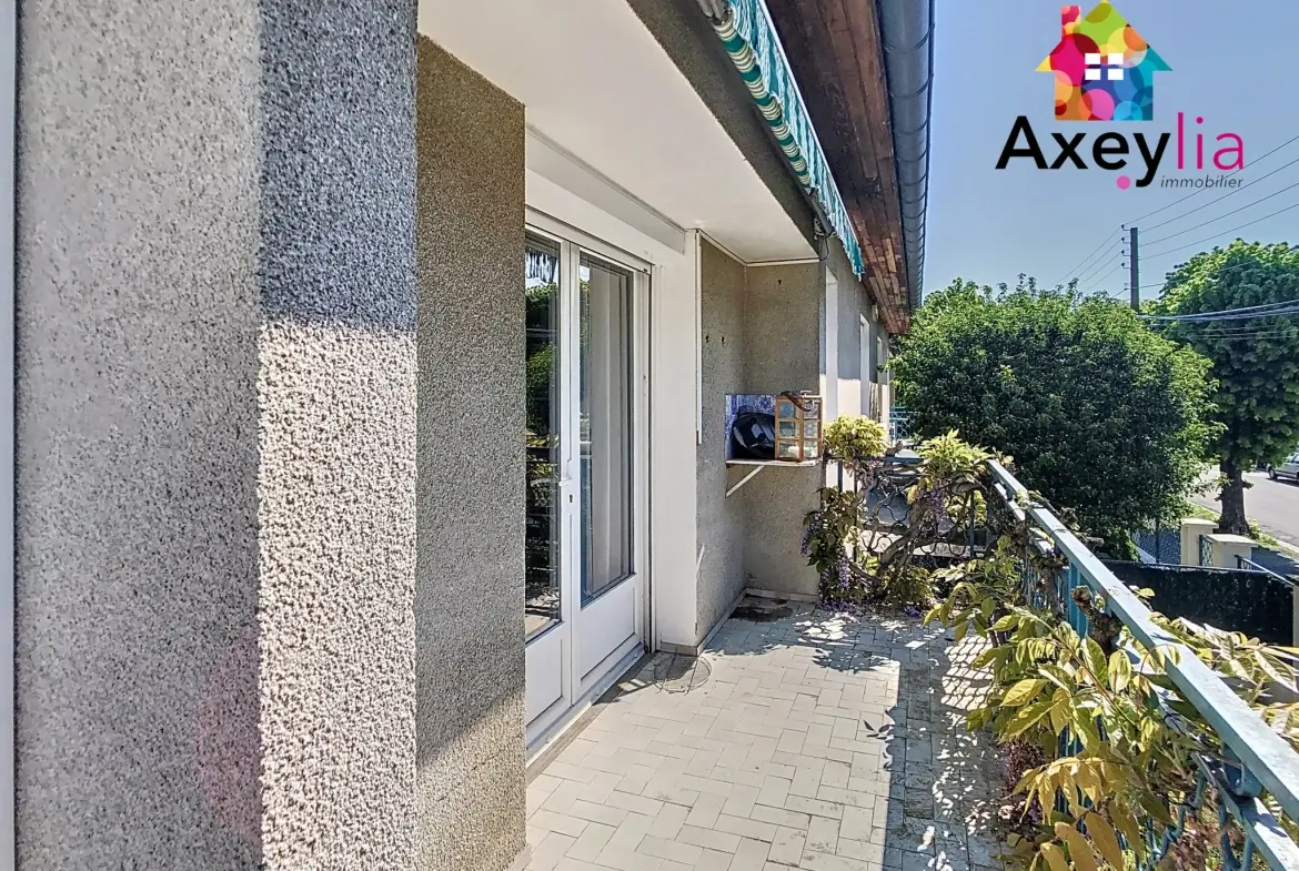 Maison familiale à Roanne de 4 chambres avec terrasse et terrain de 524 m² 