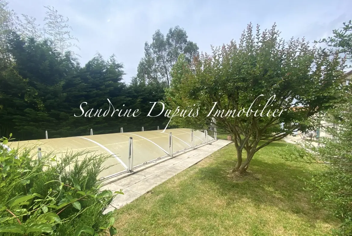 Maison 3 chambres avec piscine et jardin à Chermignac 