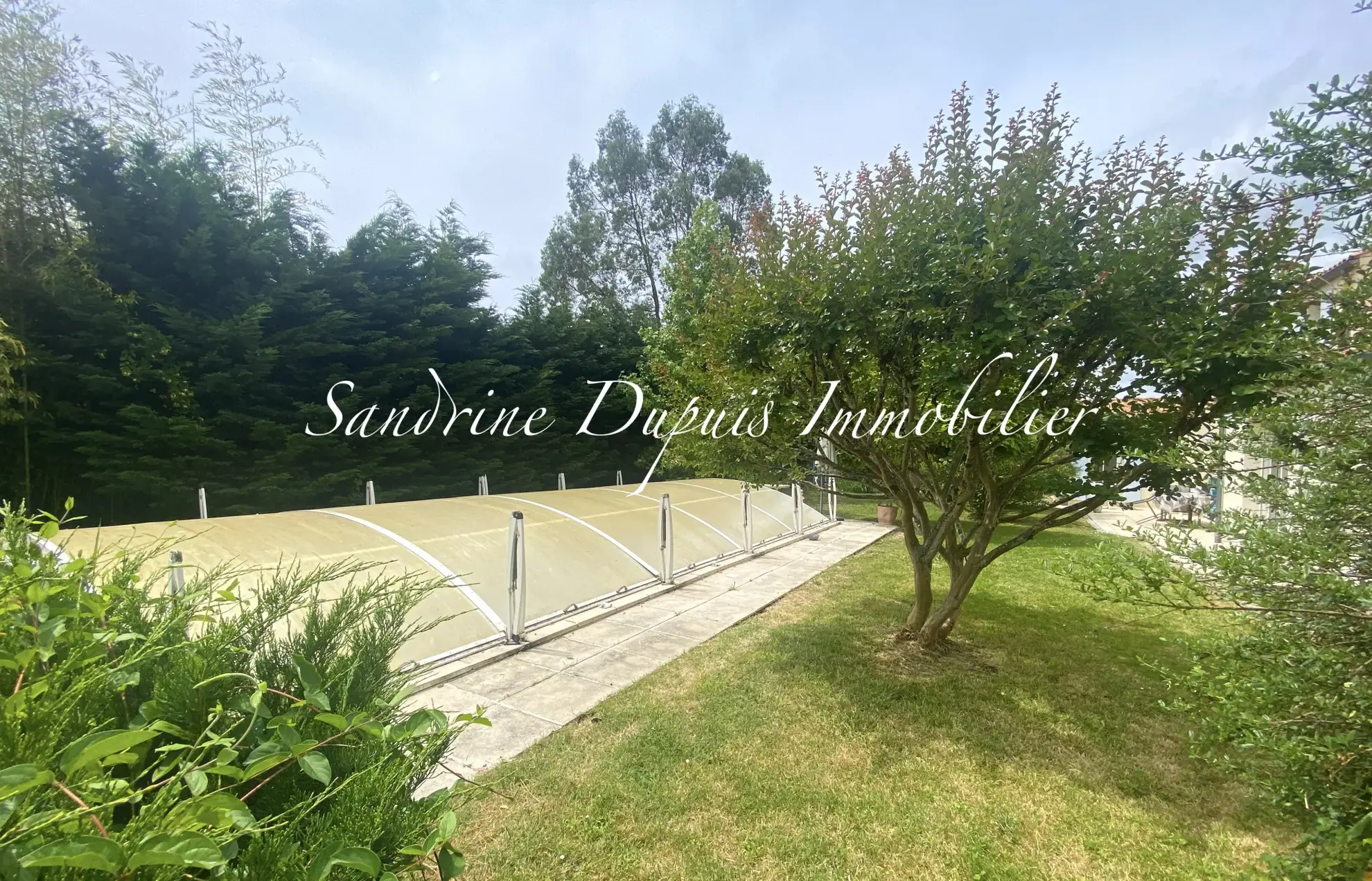 Maison 3 chambres avec piscine et jardin à Chermignac 