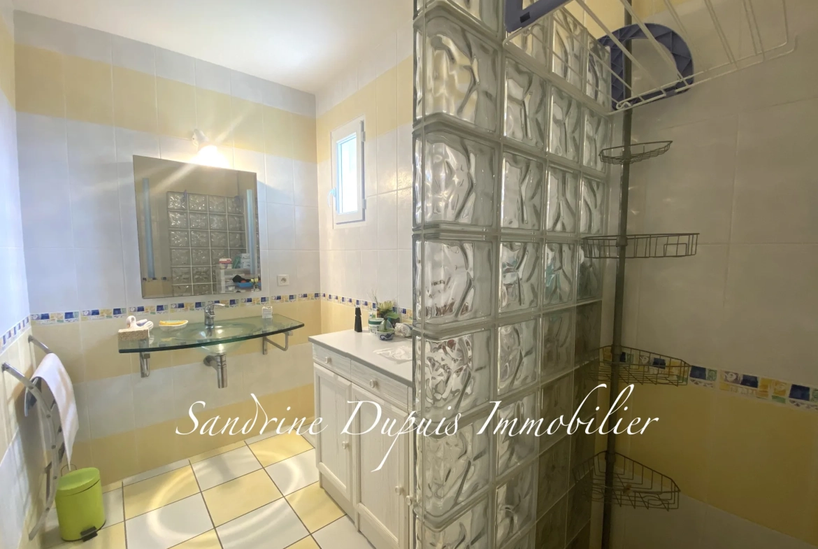 Maison 3 chambres avec piscine et jardin à Chermignac 
