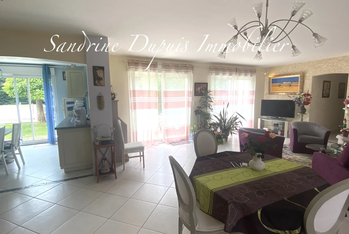 Maison 3 chambres avec piscine et jardin à Chermignac 