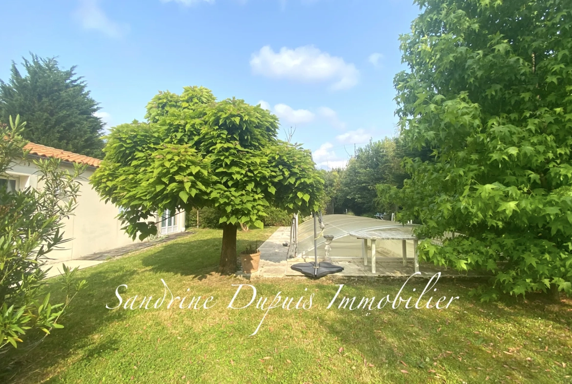 Maison 3 chambres avec piscine et jardin à Chermignac 