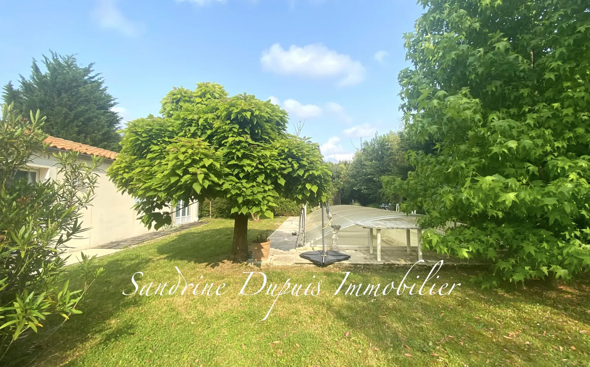 Maison 3 chambres avec piscine et jardin à Chermignac 