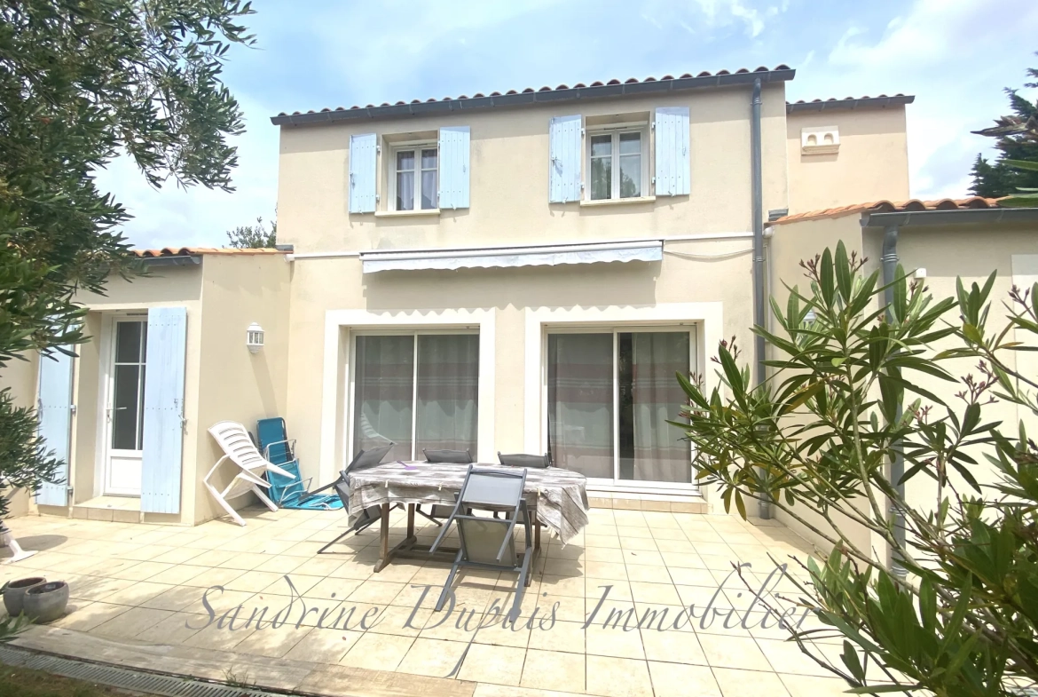 Maison 3 chambres avec piscine et jardin à Chermignac 