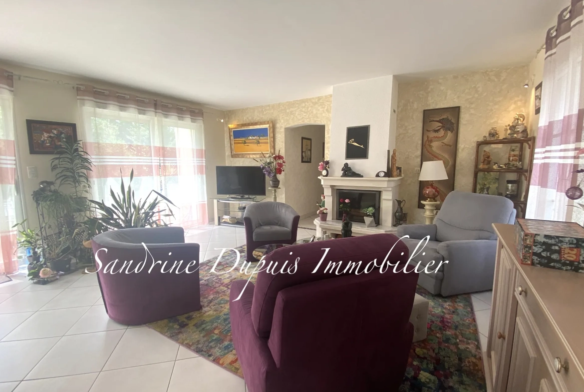 Maison 3 chambres avec piscine et jardin à Chermignac 