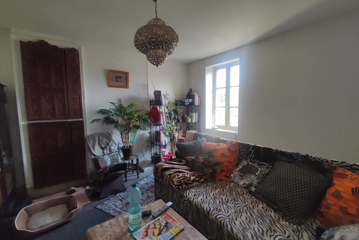 Maison à rénover de 75 m² avec dépendances et terrain à Cossaye, Nièvre 